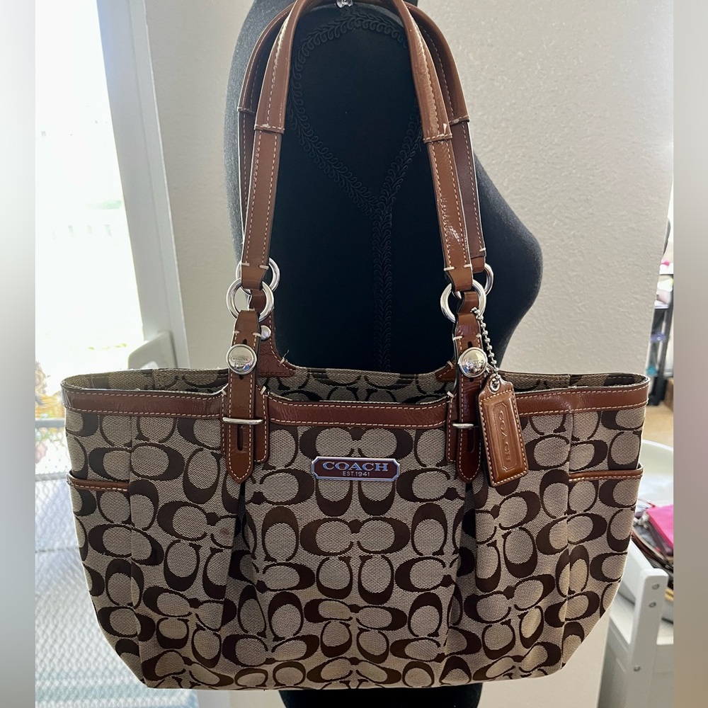 Coach Signature Tote in Khaki